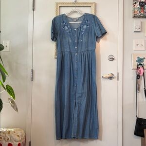 UNI MONDO | Vintage Embroidered Chambray Button-Front Maxi Dress Denim